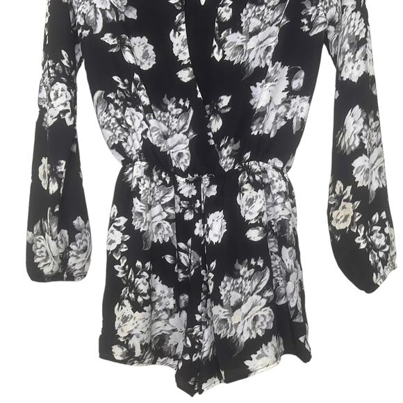Design Lab Romper High Neck Shorts Long Sleeve Floral Black Grey White XS NWOT - Picture 7 of 14